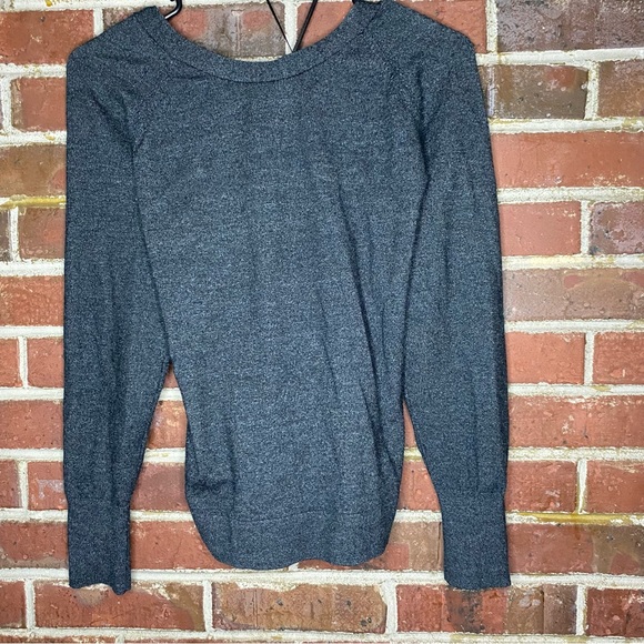 Victoria Secret twist back lightweight Sweater Size Small - Picture 2 of 11
